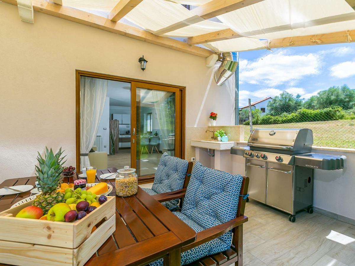 Pool Premium Apartment Vrsar Bagian luar foto