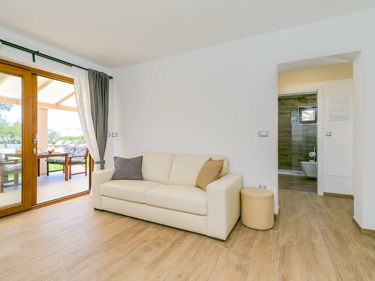 Pool Premium Apartment Vrsar Bagian luar foto