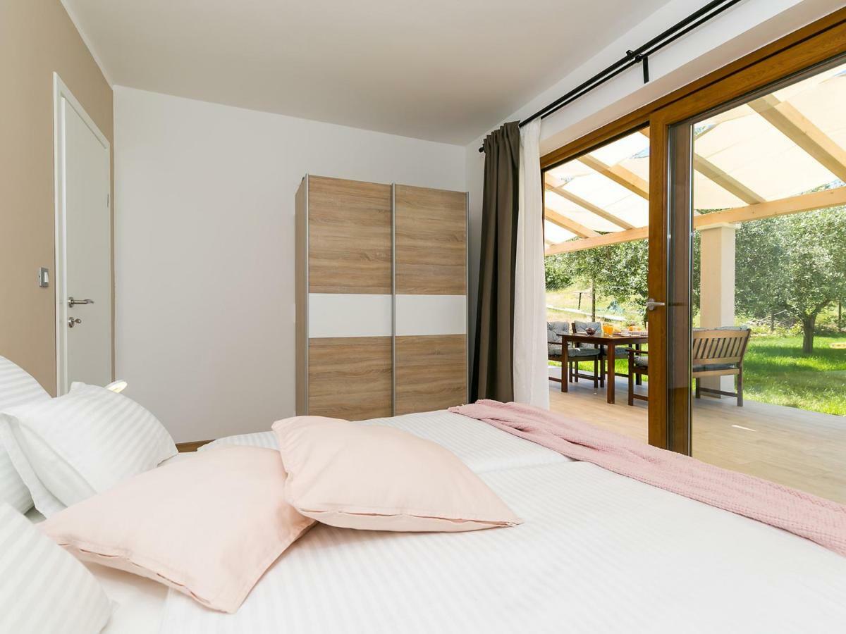 Pool Premium Apartment Vrsar Bagian luar foto