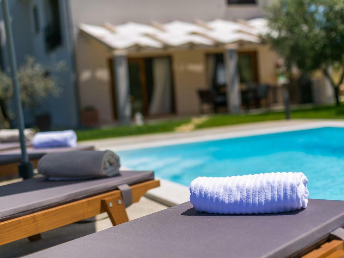 Pool Premium Apartment Vrsar Bagian luar foto