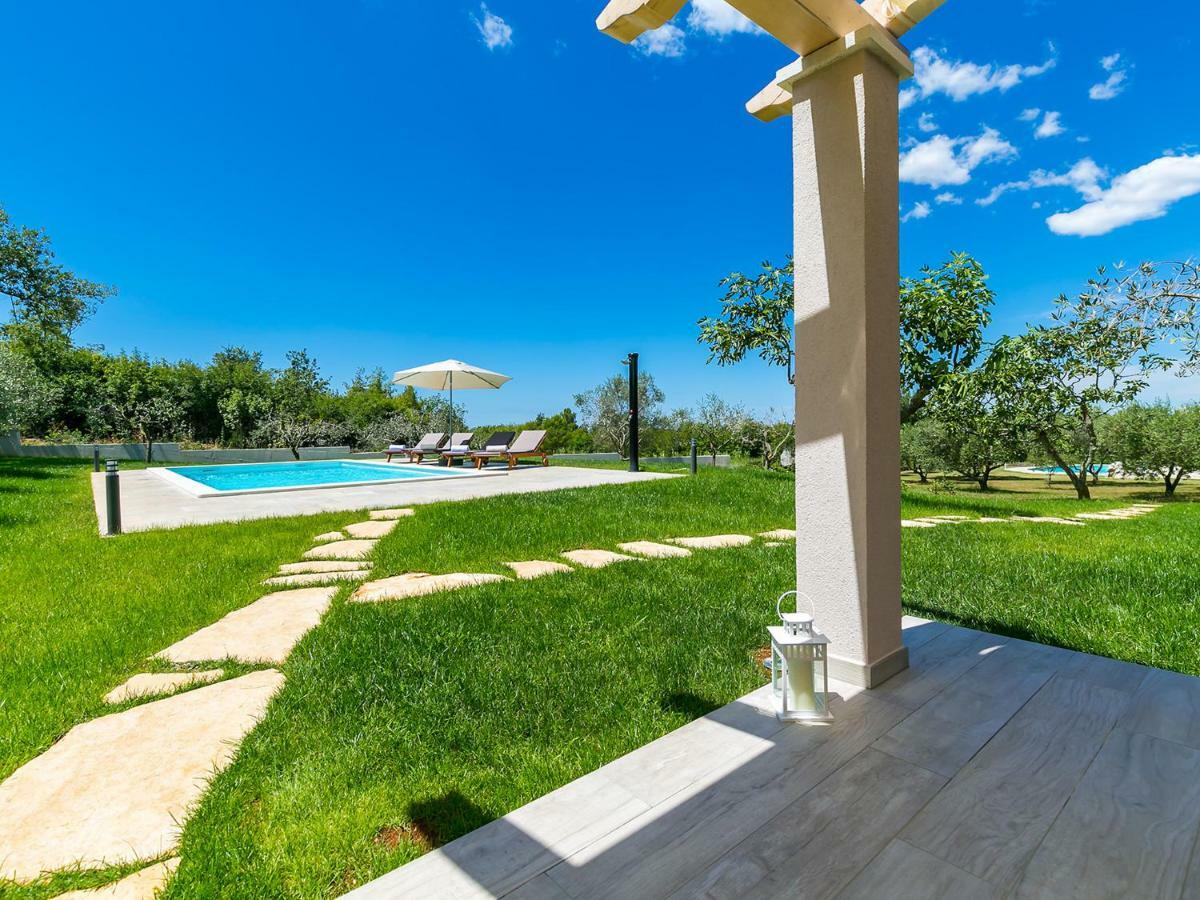 Pool Premium Apartment Vrsar Bagian luar foto