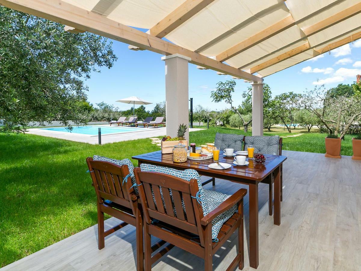 Pool Premium Apartment Vrsar Bagian luar foto