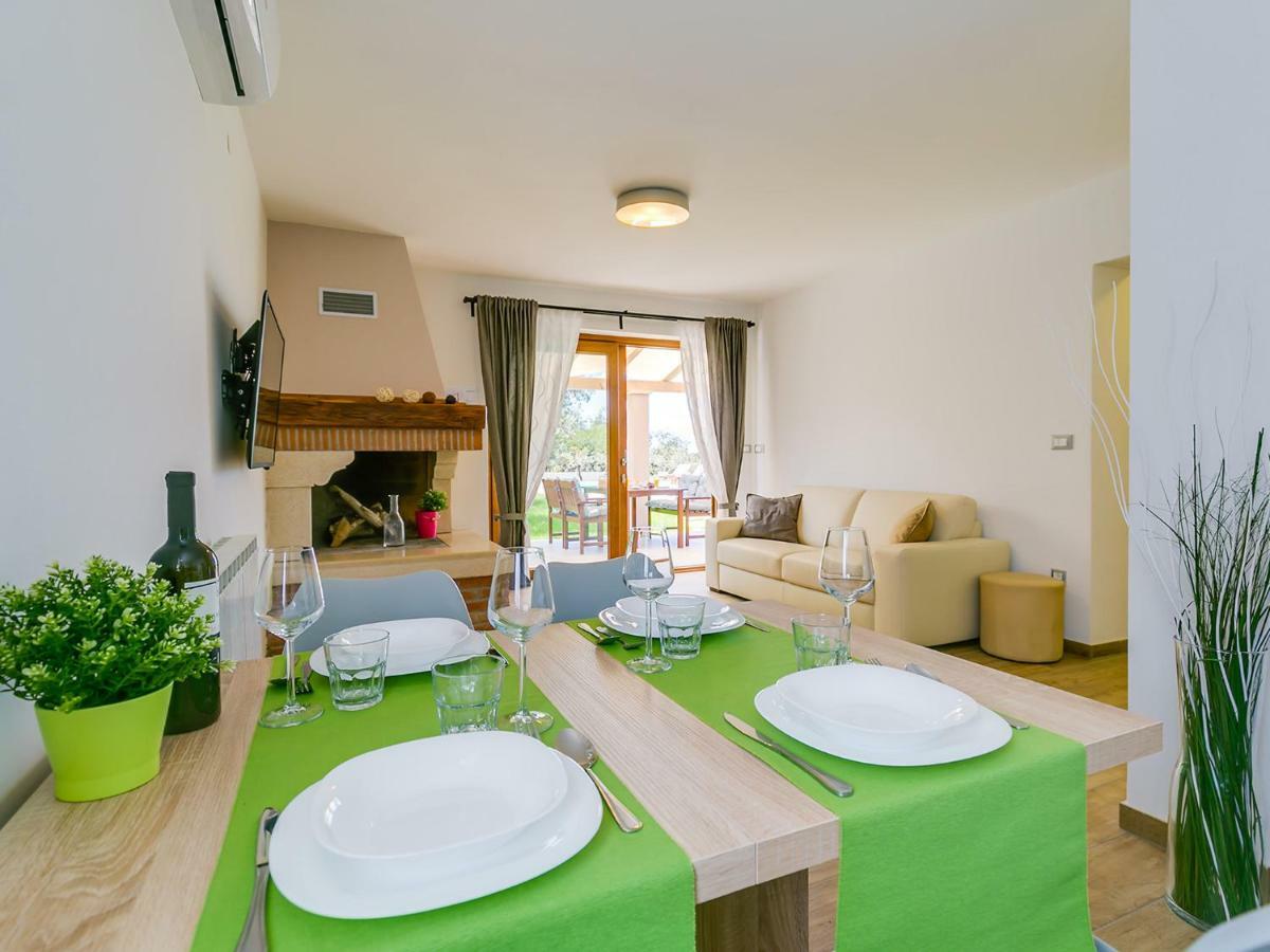 Pool Premium Apartment Vrsar Bagian luar foto