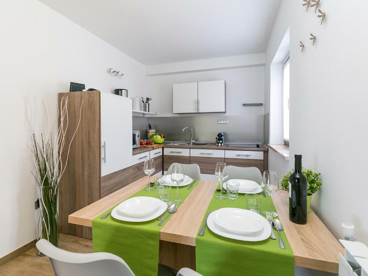 Pool Premium Apartment Vrsar Bagian luar foto