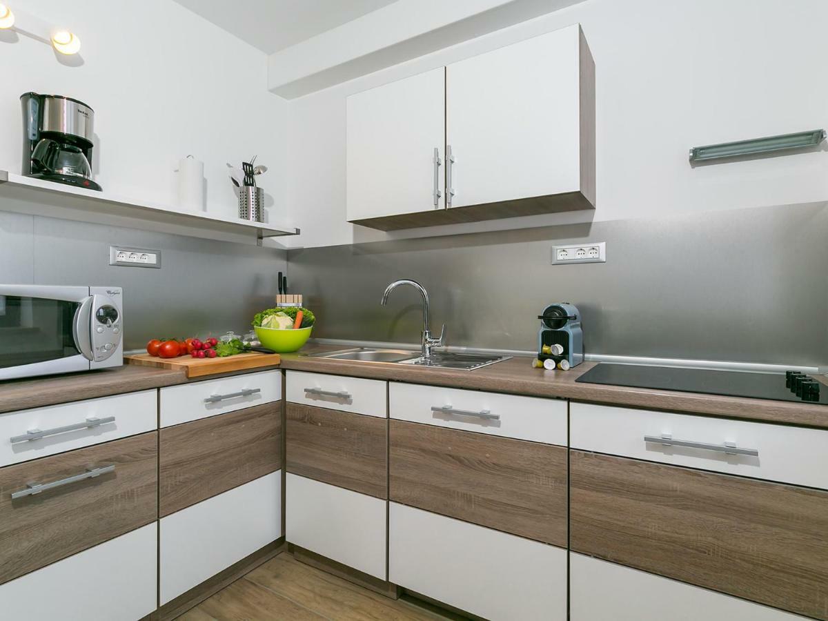 Pool Premium Apartment Vrsar Bagian luar foto